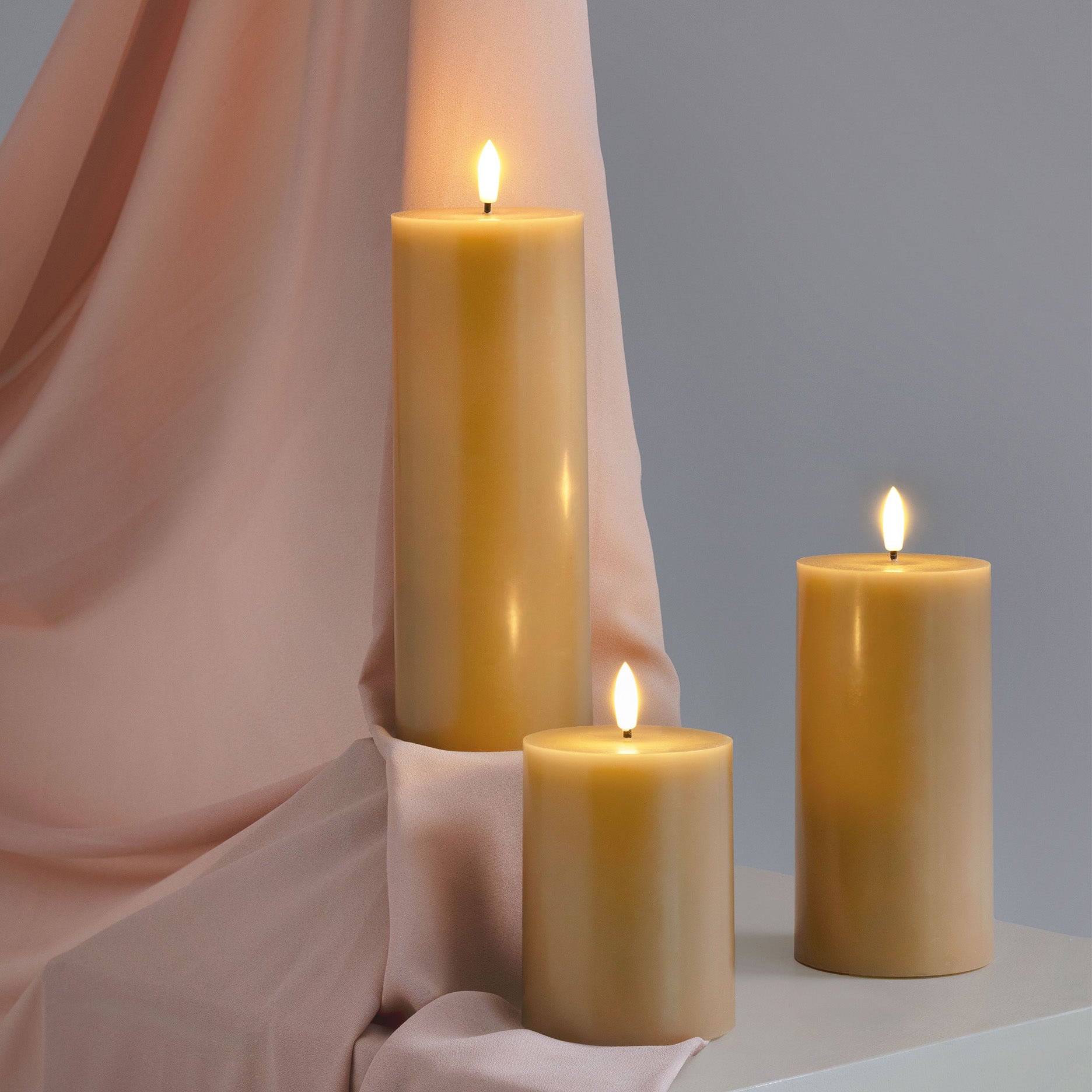 LED Stumpenkerze 7,4 x 15 cm honey mustard